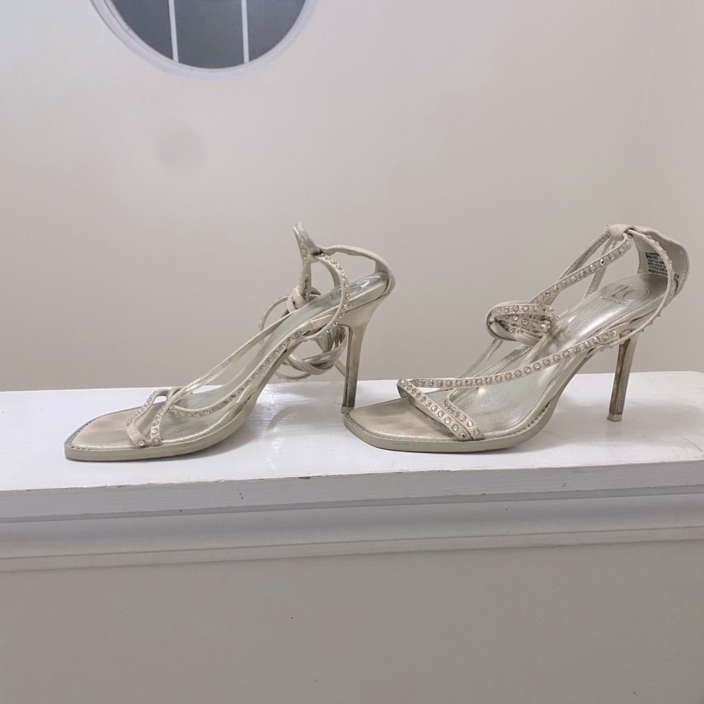 Jennifer Lopez Gold Heels with square open Toe
